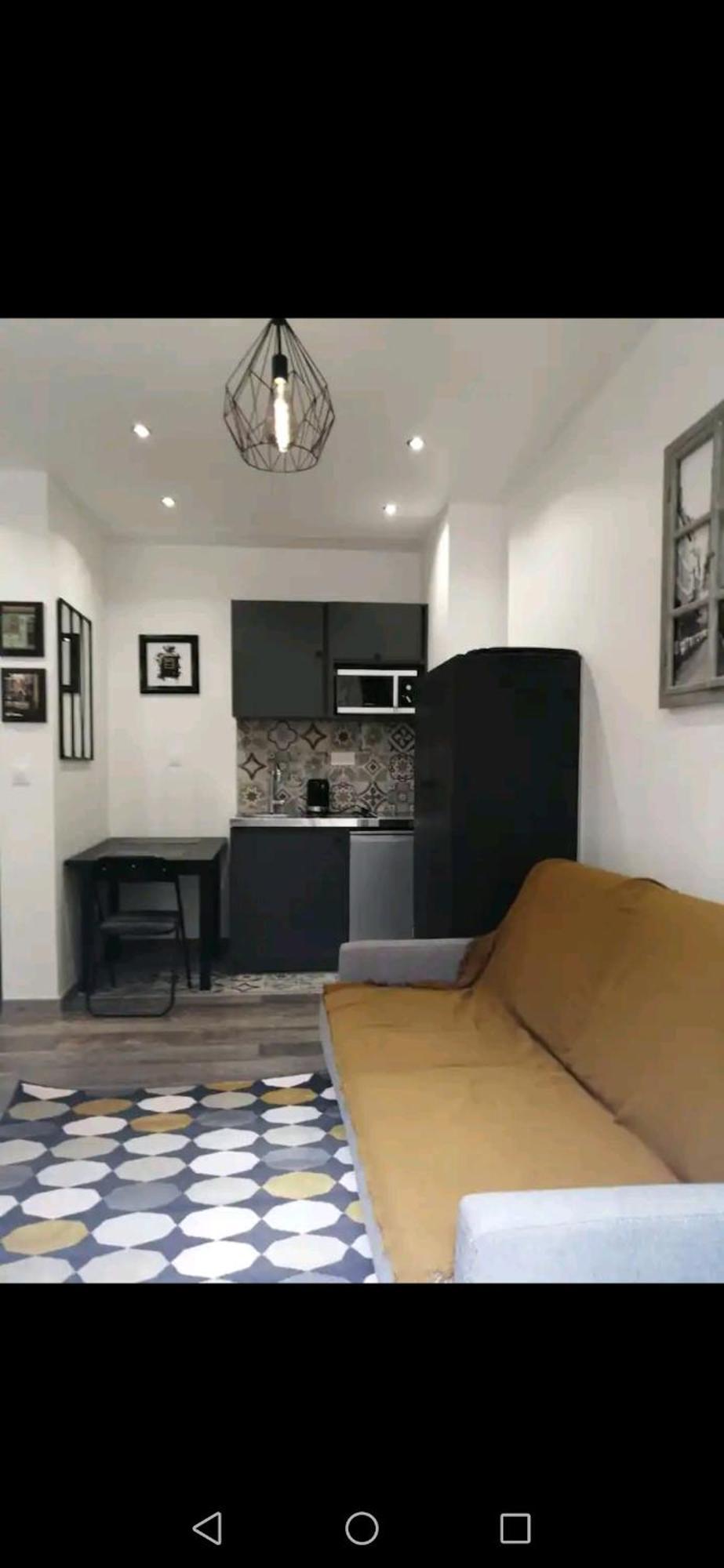 Appartement Charmant Petit Studio Au Calme Parijs