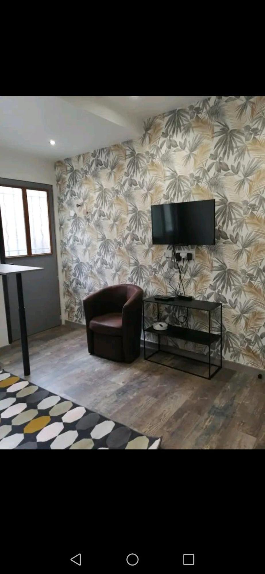 Appartement Charmant Petit Studio Au Calme Parijs